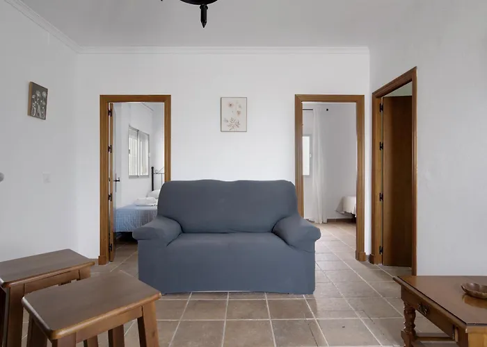 Daire Manuel Y Paca *